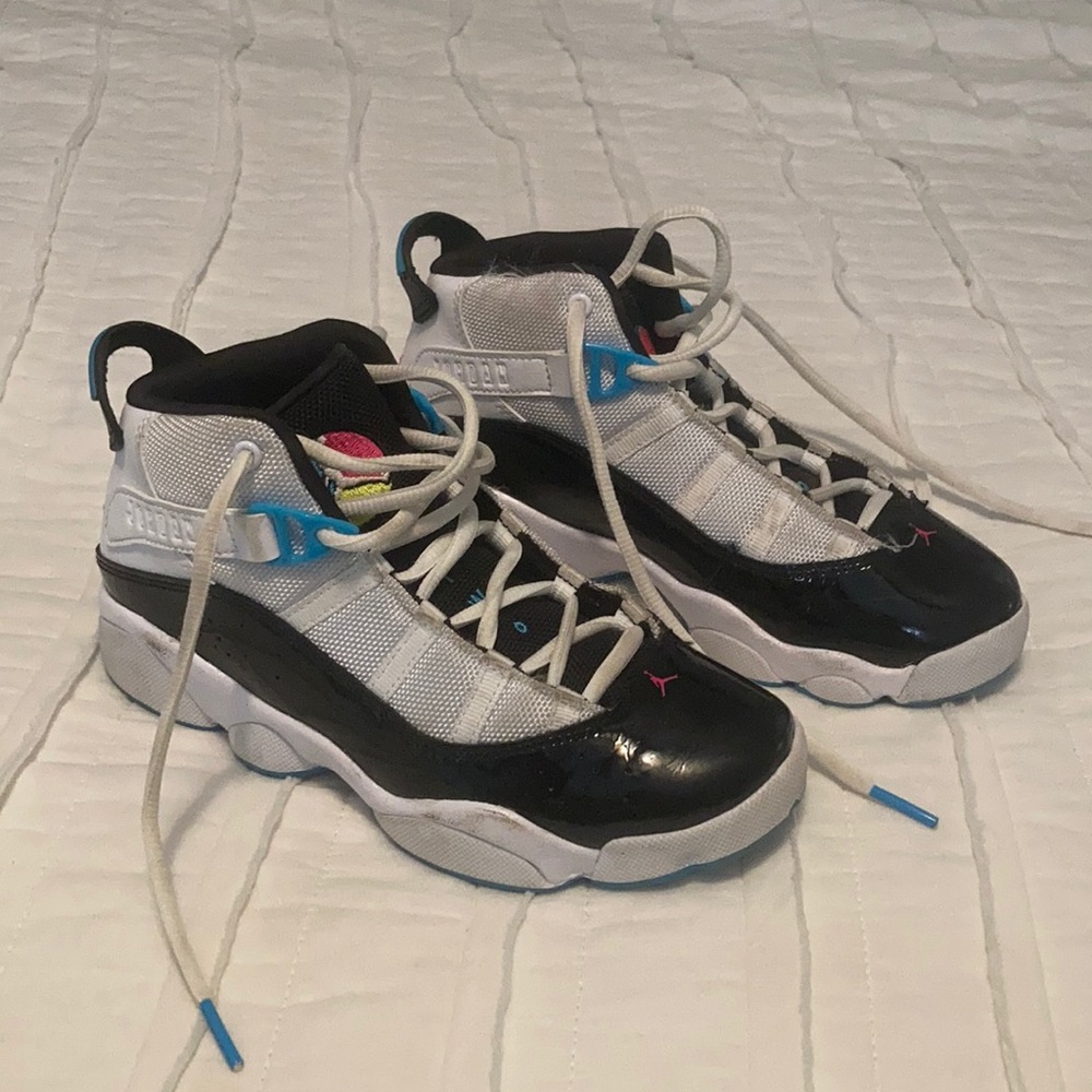 Jordan girls basketball shoe size 2.5